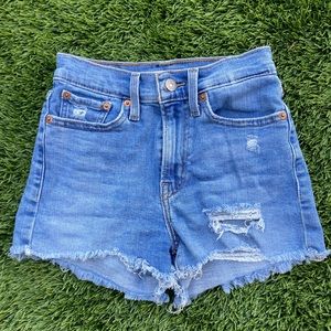 Small women’s Levi’s jean shorts